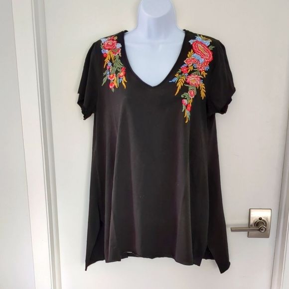 NWT Caite Jovi TEE black colorful floral embroidered boho oversized shirt size S - Picture 2 of 8
